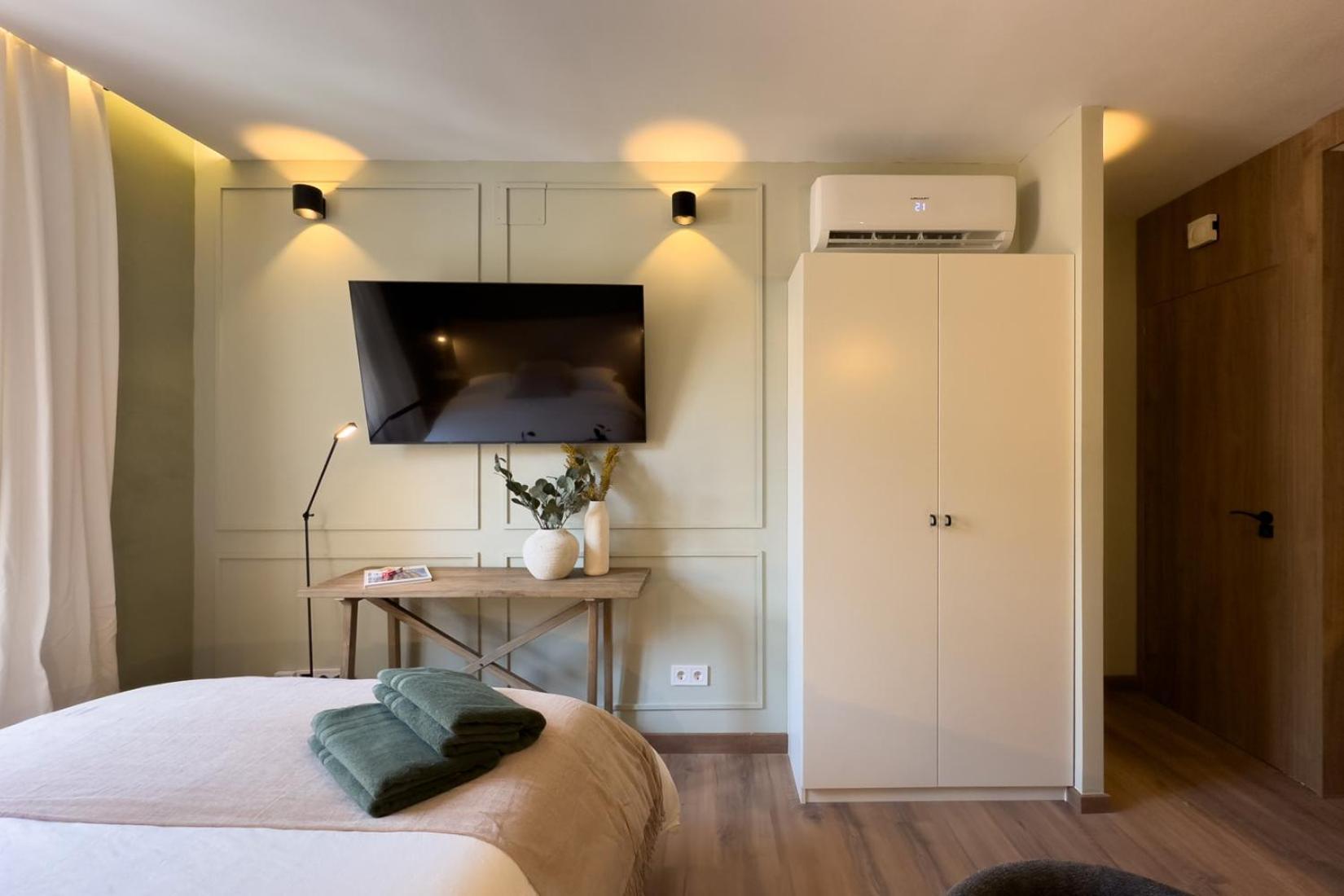The Market - Design Historic Center Apartment *